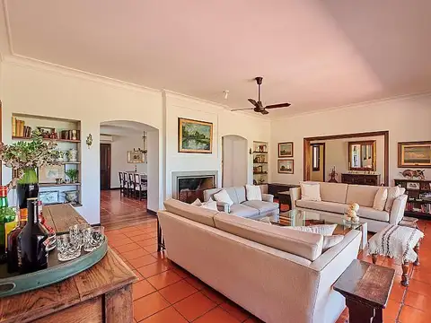 Fracción apta desarrollo, con importante casa sobre la barranca de belen de escobar