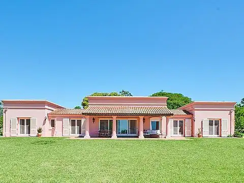 Fracción apta desarrollo, con importante casa sobre la barranca de belen de escobar