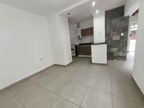 Casa en Alquiler con 1 cochera