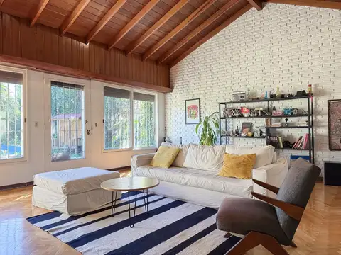 Encantadora Casa en Venta, 1 Planta, Tres Dormitorios, Jardín y Pileta - Martínez, San Isidro