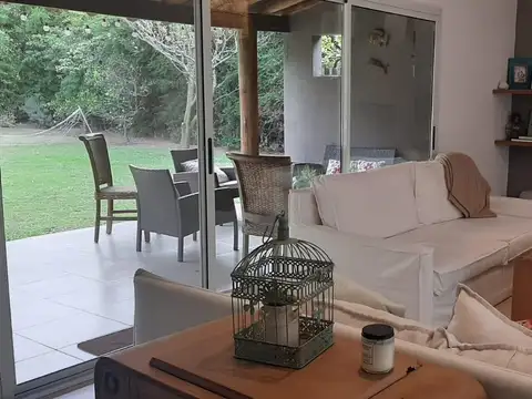 Alquiler. Casa estilo clásico. 5 amb. San Isidro Labrador. Villanueva -