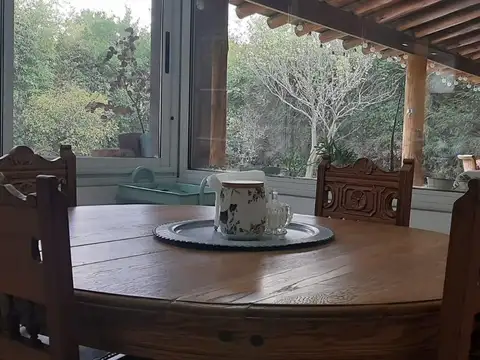 Casa en Alquiler con 2 cocheras