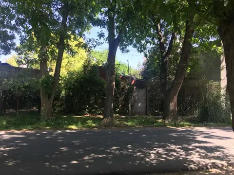 484 entre 132 y 132 bis Gorina 3700