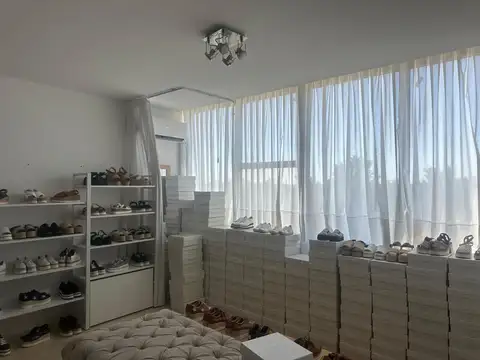 Oficina en la bahia vista Ruta 27