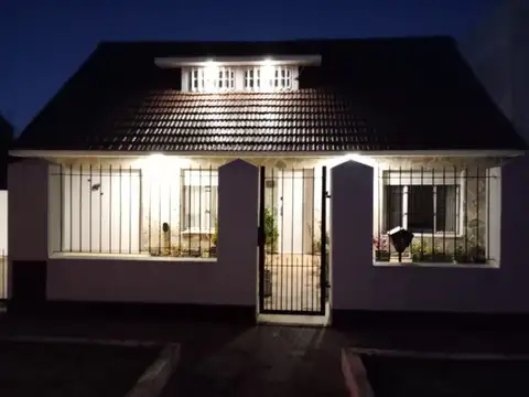 Chalet de 3 ambientes con garage y patio, en venta, Barrio Colinas de Peralta Ramos