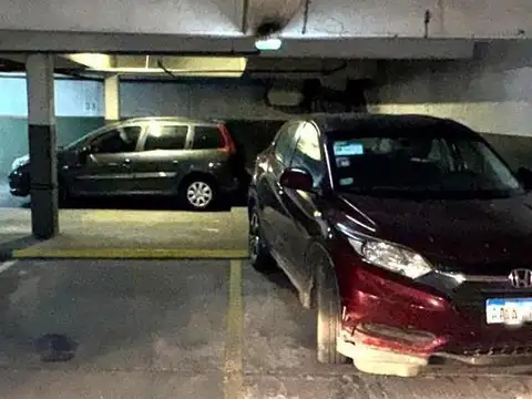 VENTA COCHERA DOBLE (PARALELAS) FIJA CUBIERTA CON ESCRITURA PROPIA EN BELGRANO EDIFICIO DE COCHERAS