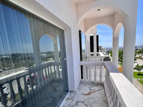 OPENHOUSE alquila imponente casa en Barrio La Bastilla