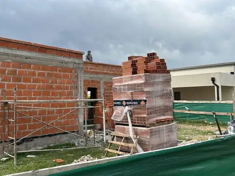 CASA EN BARRIO PRIVADO EN VENTA (CONSULTAR PRECIO)