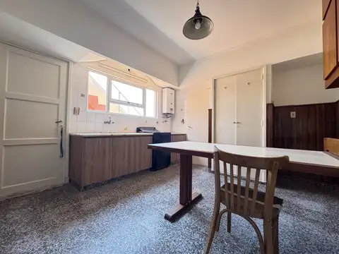PH 1° piso con Cochera y terraza Propia LA PAMPA 400