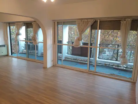 Departamento de 3 ambientes con cochera y baulera en venta en Martínez