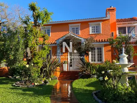Casa en Venta  de 3 dormitorios en zona de Playa Mansa, Punta del Este