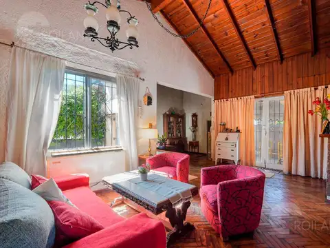 En venta casa 7 ambientes de dos pisos zona Platense - Florida