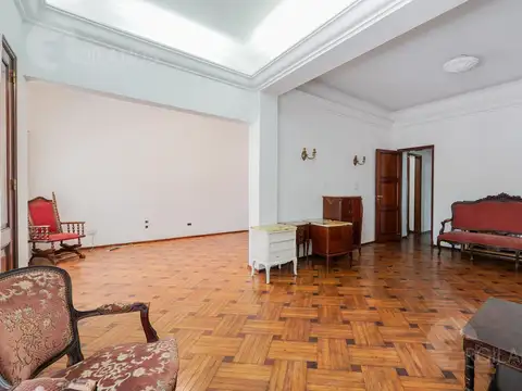 Casa 7 ambientes con 4 baños