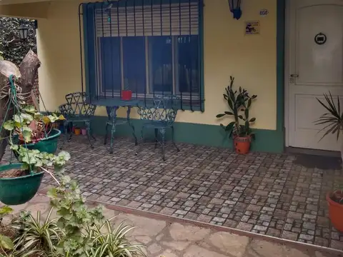 Casa 5 ambientes con 1 baño