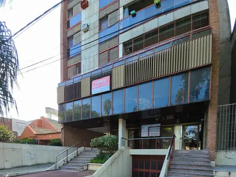 Oficina en Venta con 6 cocheras