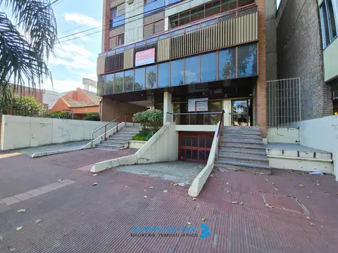 Amplísimas Oficinas con Estacionamiento Privado y Depósito en Venta