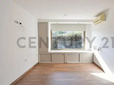 44 bis y 242 , Piso 0