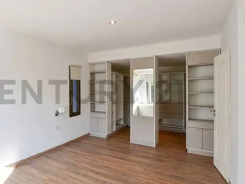 44 bis y 242 , Piso 0