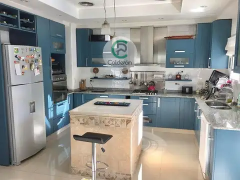 Casa 4 ambientes con 4 baños