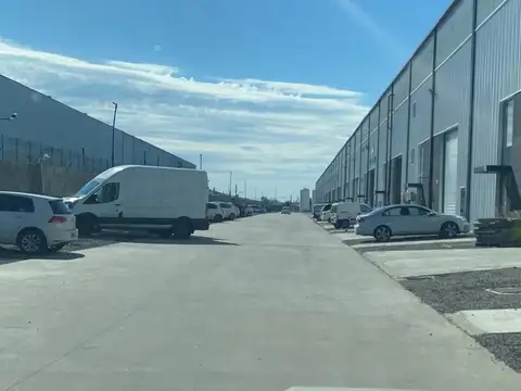 Depósito en  predio cerrado de 808 m2