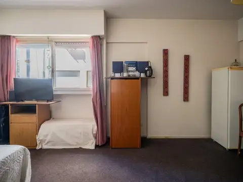 Esmeralda 600 , Piso 7