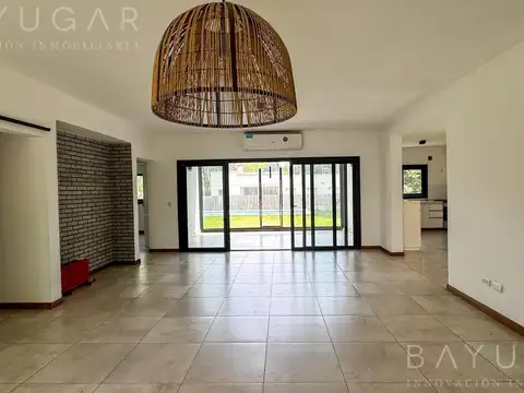 Casa 5 ambientes con 4 baños