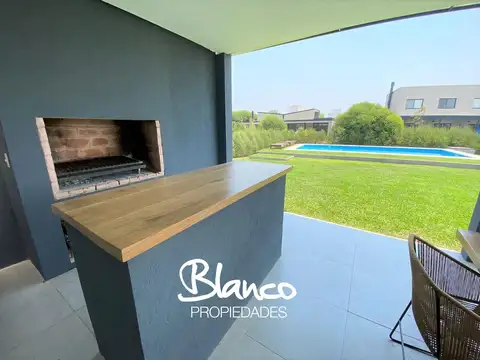 Casa 4 ambientes con 3 baños