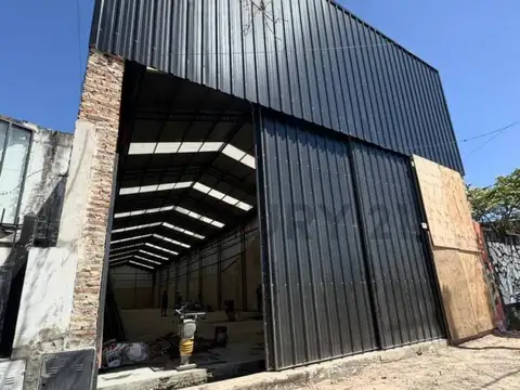 Alquiler Deposito en Monte Grande sobre Avenida con buen acceso