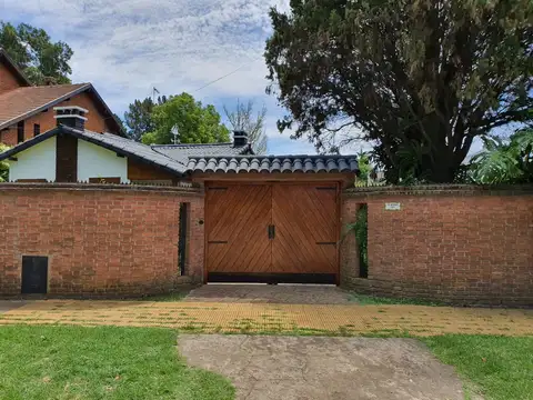 CASA EN VENTA CALLE CONSCRIPTO BERNARDI 195 ADROGUE