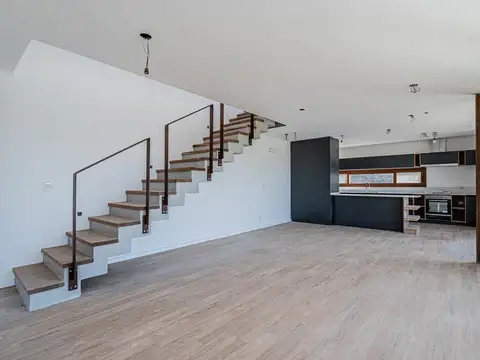 Venta Casa 6 ambientes a estrenar en barrio Laguna grande, Villanueva