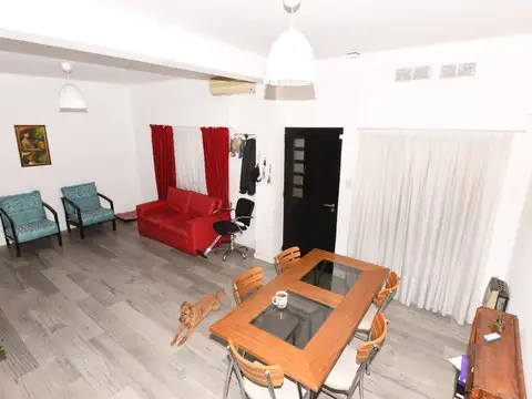 VENTA HERMOSA CASA DE FRENTE A METROS DEL PARQUE