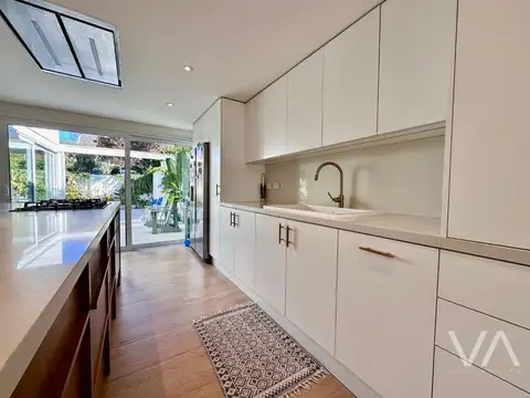 Casa en Venta con 4 cocheras