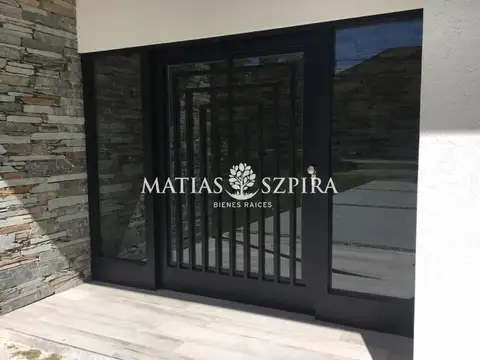 Casa en Venta en Los Pinguinos, USD 1.300.000