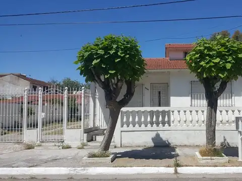 Amplia Casa De 4 Ambientes En La Costa! Calle 2 Nº 5666, Mar Del Tuyú (140234)