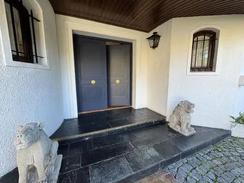 Casa 7 ambientes con 4 baños