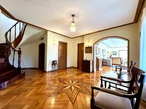 Casa en Venta con 2 cocheras