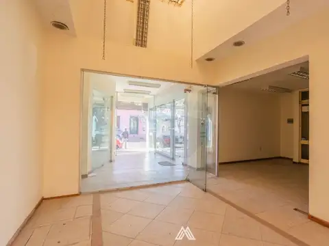 Local en Venta 83 años