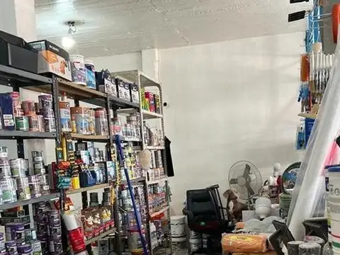 AMPLIO LOCAL EN EXCELENTE ZONA COMERCIAL CON FONDO LIBRE, ES