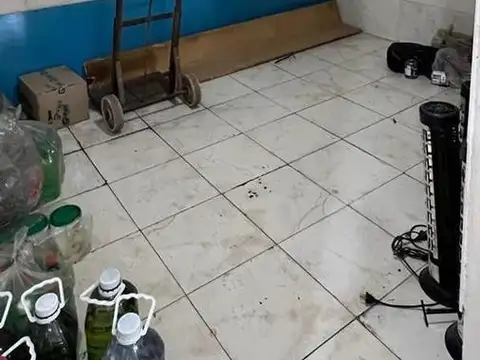 AMPLIO LOCAL EN EXCELENTE ZONA COMERCIAL CON FONDO LIBRE, ES