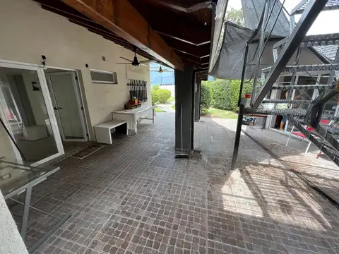 Venta Chalet con pileta en barrio de Vicenzo Grande, excelente ubicación