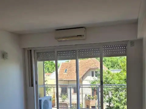 Departamento en alquiler en Martinez 3 ambientes con balcón, cochera y baulera.