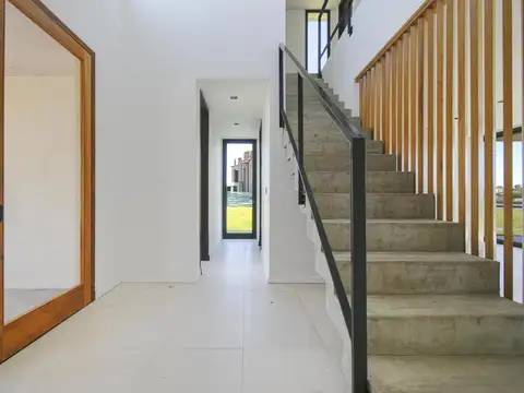 Casa 5 ambientes con 3 baños