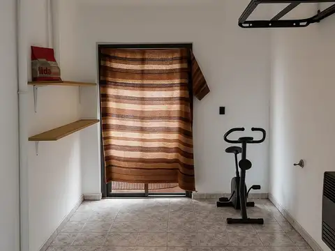 Casa 7 ambientes con 2 baños