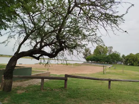 Los Jilgueros y las Acacias-Boca de Monje