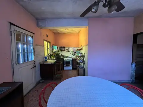 Casa 4 ambientes con 2 baños