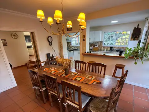 Casa en Venta con 4 cocheras