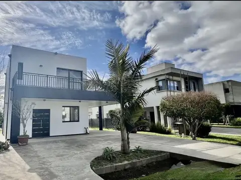 Casa en Alquiler de 3 dormitorios