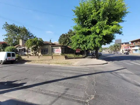 Excelente esquina  ideal emprendimiento.