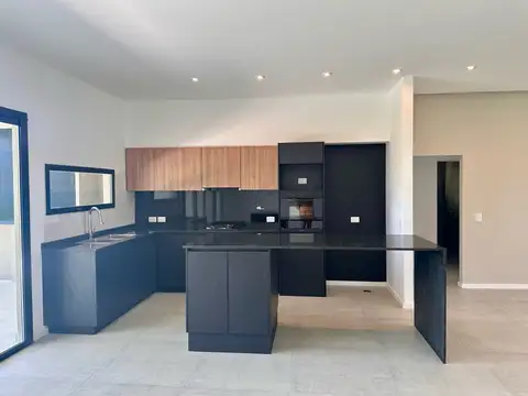 Casa 5 ambientes con 3 baños