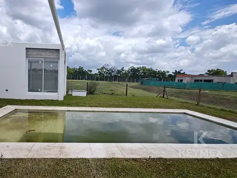 Casa en Venta en Pilar Del Este - Santa Sofia, USD 240.000